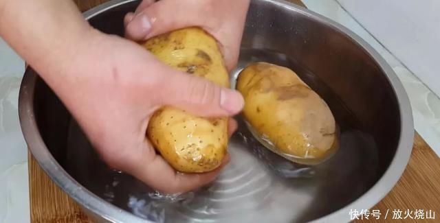 豆干|这才是土豆最过瘾的吃法,鲜香美味一口一个真好吃,做法还简单