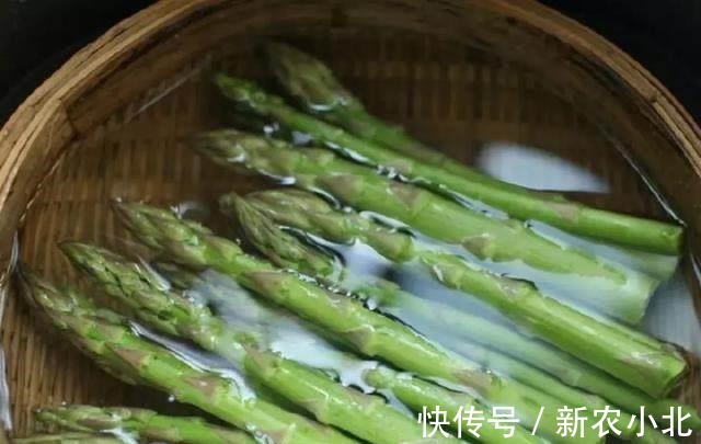 采收|芦笋太贵别买了，阳台种上一盆，连续采收10年不成问题！