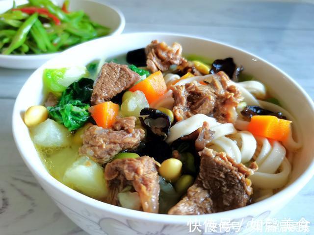 这个懒妈妈火了，连晒五天晚餐到朋友圈，网友别人家的贤妻良母