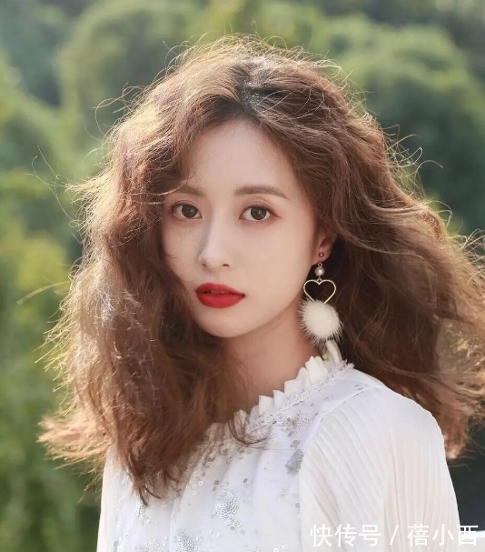 发型|想要变成气质大美女,这3款卷发一定要试试,效果堪比整容!