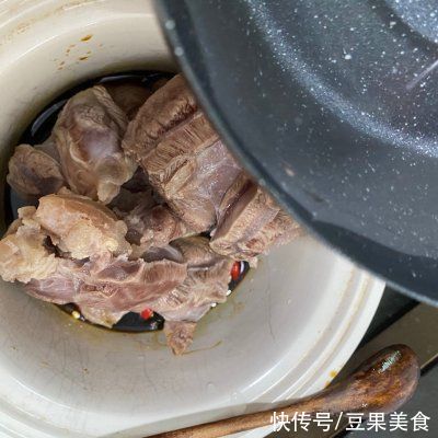 原来做年夜饭一 酱牛腱这么简单