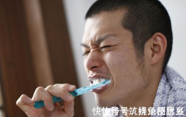 早起|45岁是“养生黄金期”,早起坚持4个习惯,身体健康,少生病