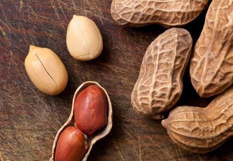 吃法|花生怎么吃最养生?医生提醒:2种错误吃法,会诱导心脏病