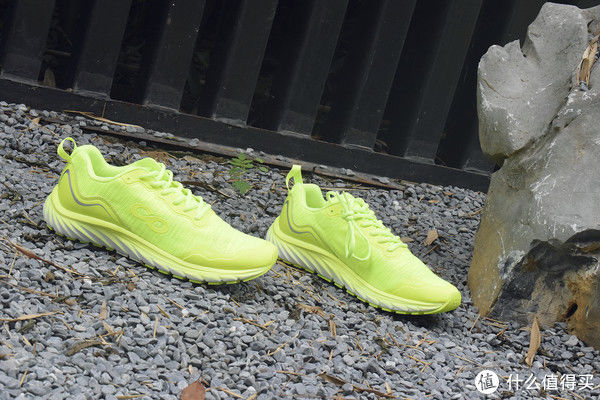 鞋底|减震透气会“呼吸”!咕咚10K悦弹跑鞋体验
