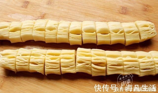 一口酥,做法简单无难度,外酥里软一口一个,越吃越香,太解馋了