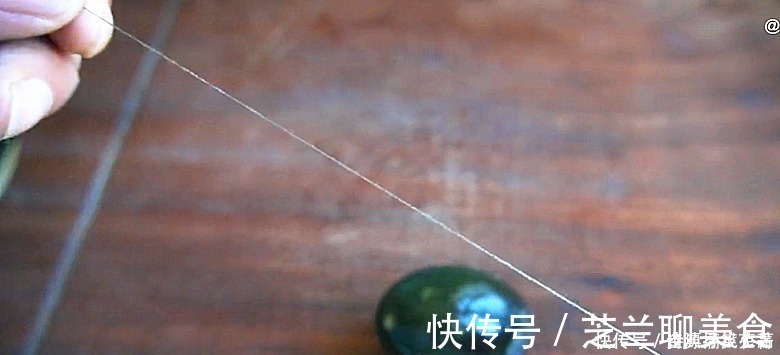 黑暗料理|皮蛋放锅里蒸一蒸，饭店一份要48，在家成本8元，待客有面子