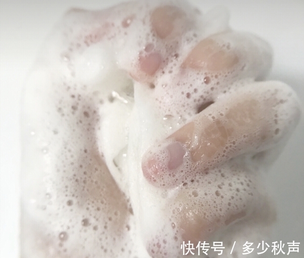 氨基酸洗面奶 李佳琦种草的这款洗面奶,用后肌肤水润不紧绷,堪称护肤界阿玛尼