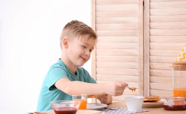 孩子|这7种食物，常给孩子吃，对他的大脑发育很有帮助，孕妈吃也好