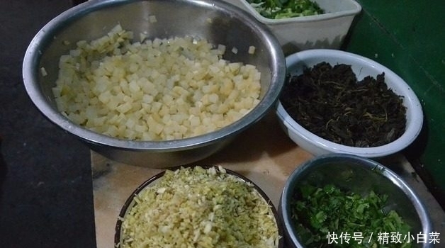 老伯面馆早餐每天至少卖出3000碗,只因每碗面多加了1毛钱的食材