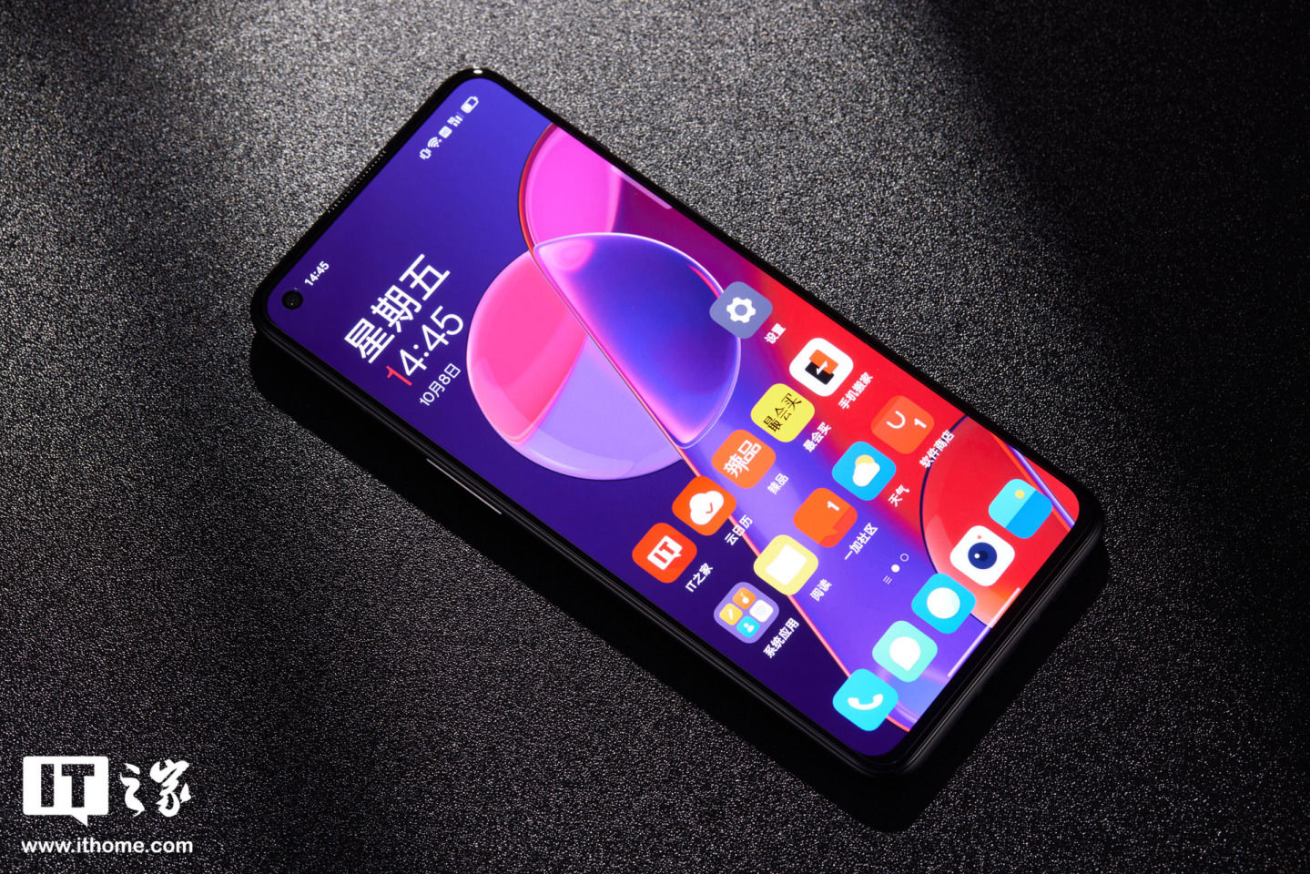 oled|【IT之家开箱】一加 9RT 5G 图赏：磨砂玻璃，细腻质感