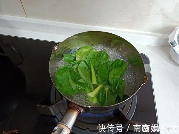 朋友圈|早餐全家只吃一盘菜,却在朋友圈走红,网友:生活高级,有品位