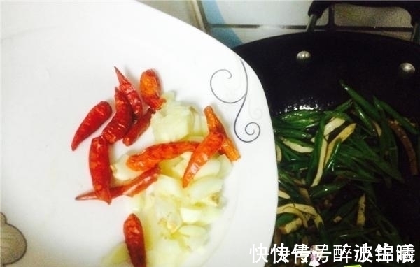 翻倍|别总是炒蒜泥空心菜了, 试试加它一起炒, 好吃翻倍, 孩子都爱