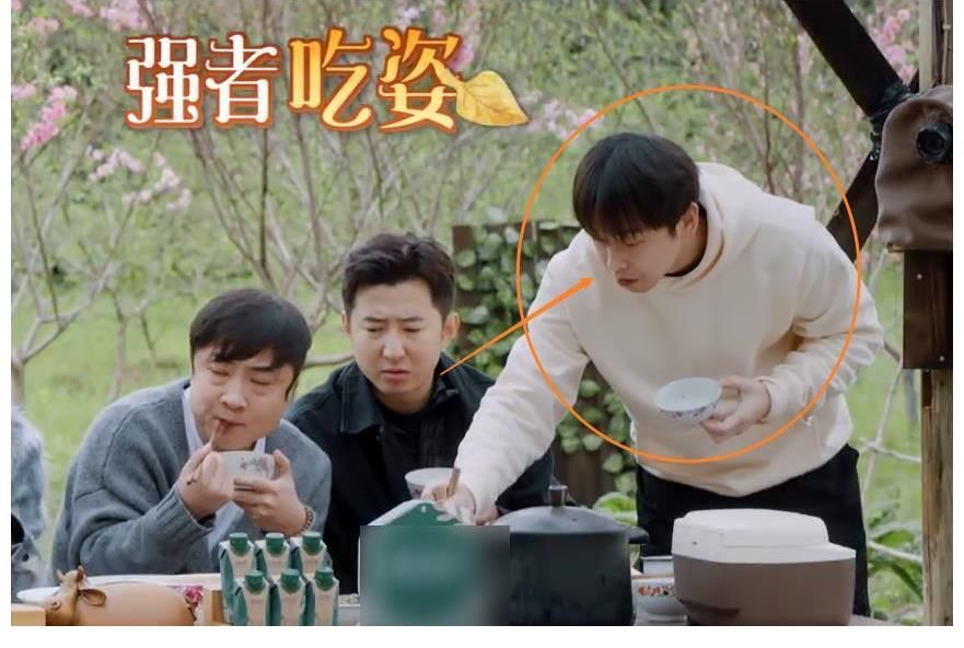 刘晓邑|黄磊做完饭先去洗澡,大家都自顾自吃得很欢,只有一人为他留饭
