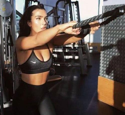 假小子|健身模特很会吃, 身材又好, 小时候的她却跟“假小子”一样!