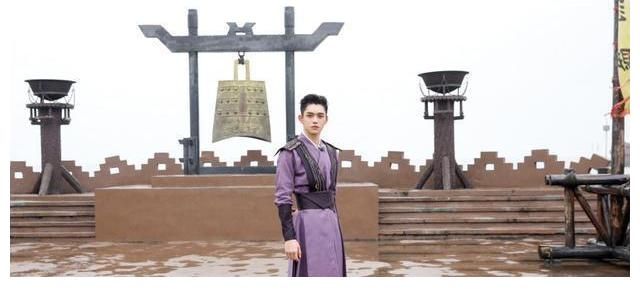 黄旭熙|“主角”竟在我身边《奔跑吧》全员“穿书”寻找“前世之旅”？