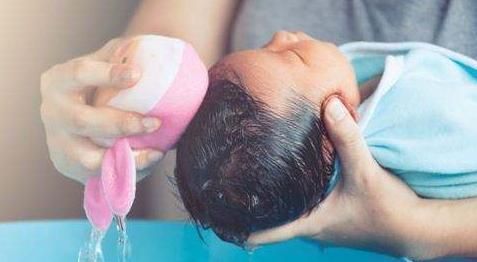 发烧|这6个时刻,孩子再脏也不能洗澡,容易把娃变成“病秧子”