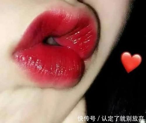 女生常对“嘴唇”做3件事,颜值会越来越高,早晚养成“果冻唇”