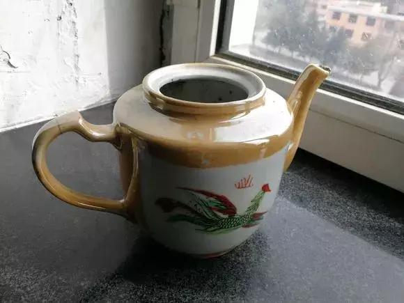 旧茶壶种点花，秒变高端盆景，卖300一个邻居抢着要