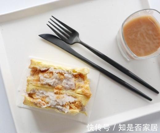 芋泥搭配着肉松,制作成三明治,口感丰富又健康