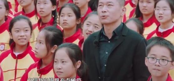 父母|为逼女儿考大学,爸爸撕毁女儿手写的56本小说,30多万字手稿