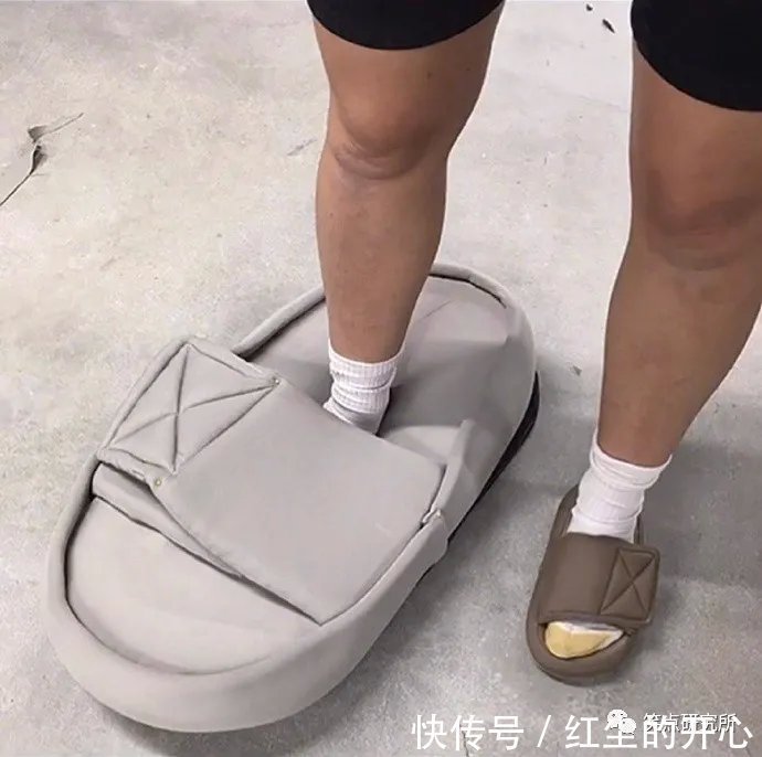 |搞笑趣图:犯错被抓到不仅要处罚,还得拍这种照多尴尬