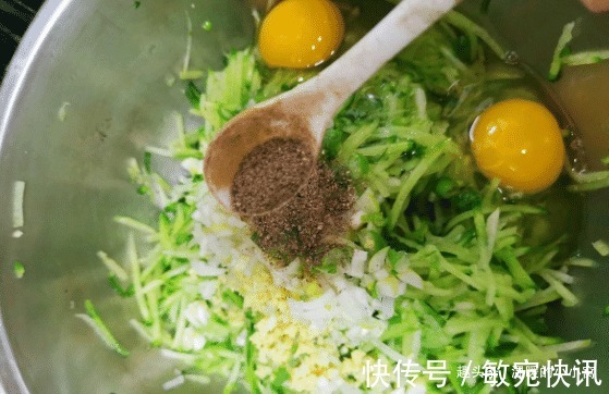 面包屑|冬天这样炸萝卜丸子，丸子不散乱，蓬松而酥脆，你也赶快试试吧！