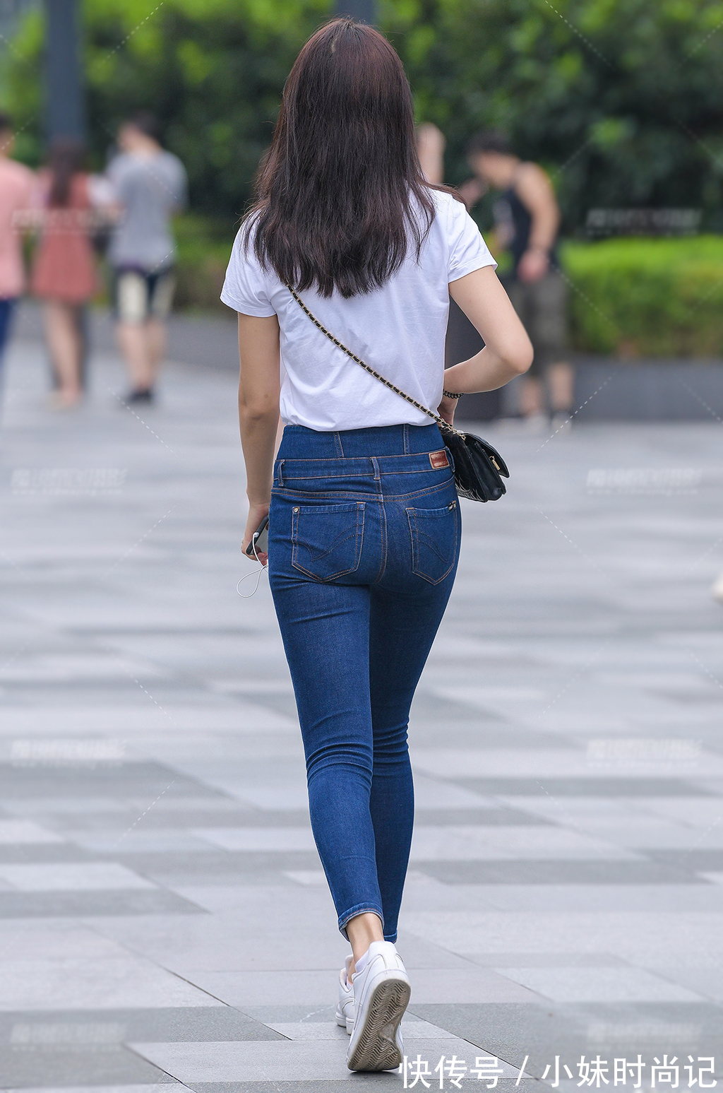 小姐姐 高腰牛仔裤,休闲时尚又百搭,轻松穿出高挑纤细的美,简约又大方