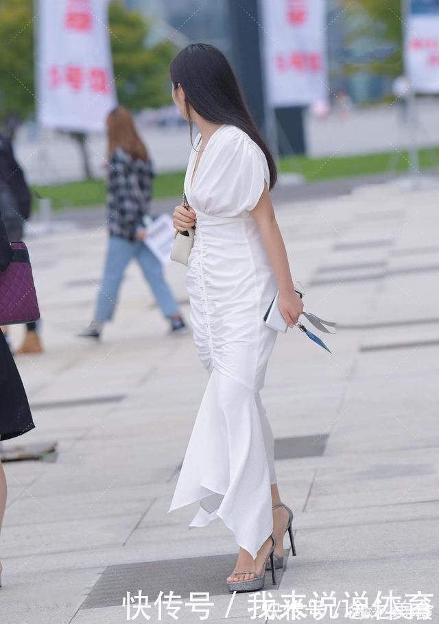 连衣裙|连衣裙更加贴合身形,展现更加轻松的装扮