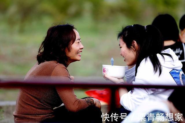 教授|女儿出国留学17年音信全无,父母身患癌症,她却改名换姓成为教授