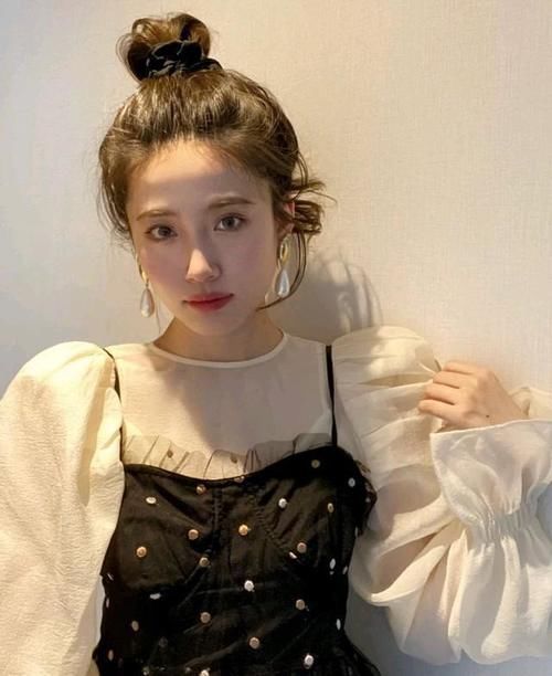 丸子头过时了？那是你不会扎！教你5种洋气扎法，好减龄有关丸子头的不同扎法教程: