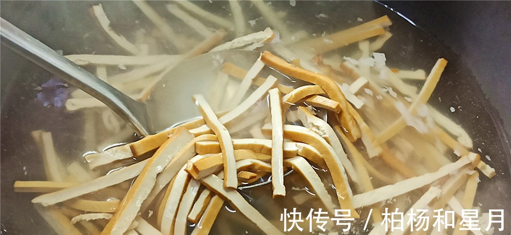 下饭|韭菜和豆干是一对,简单下锅一炒,鲜美开胃更下饭一盘不过5块钱!