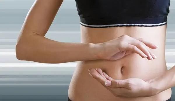 饭后一个动作最养生简单4步，做好了百病不缠，还不快试试