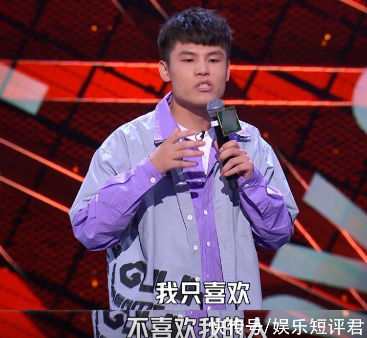 普通人|《脱口秀大会4》:何广智谈论爱情,好笑又现实,用笑话讲悲剧