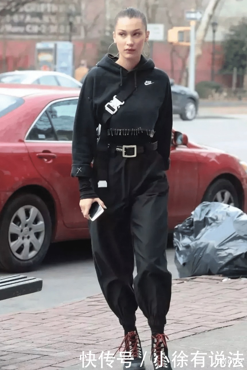 搭配|别再穿“打底裤”了,现在流行“裤子+靴子”!保暖又显瘦!