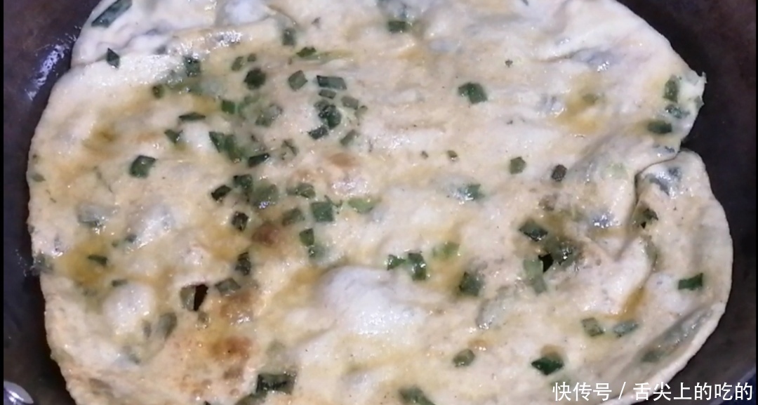 简单|简单又好吃的葱油饼,只需少许的葱花,就能享受齿颊留香的美味