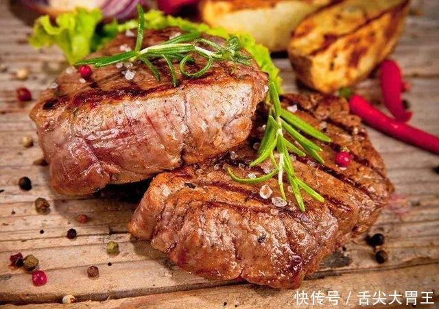牛排|一样是吃牛排,外国人为什么一块就能吃饱,中国人吃两份也不饱?