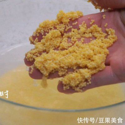 小米蒸肉丸鲜糯十足，寓意团团圆圆