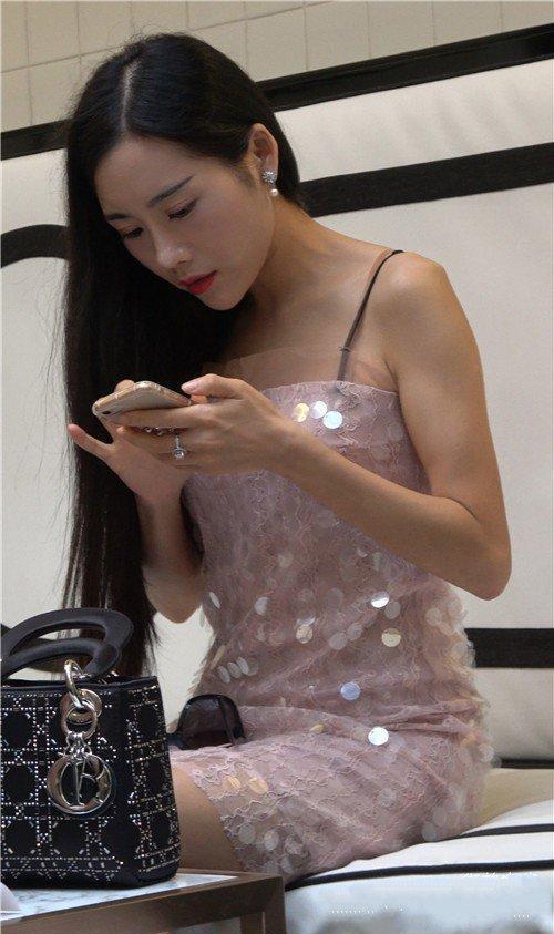 技巧|美女街拍:长相是天生的,但穿搭能够学习提高,掌握好技巧,展示出时尚美