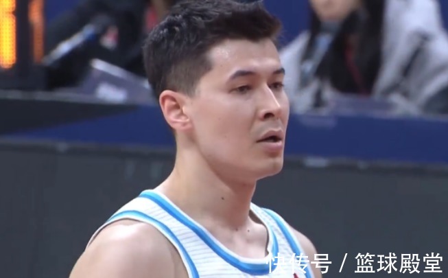 职业生涯|新疆险胜青岛!阿布仰天长啸+激情庆祝,却被齐麟误伤,幸好无碍