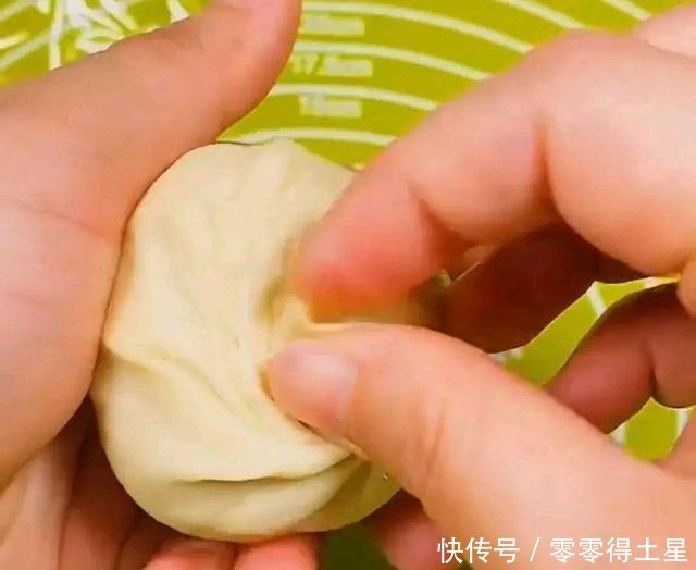 见识|面包还可以做这么多花样,见识了,“毛毛虫面包”来了