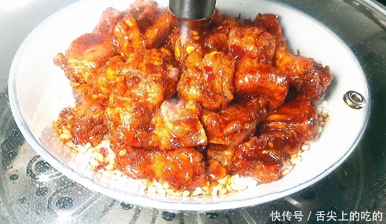 五花肉不要红烧啦,淋2个鸡蛋,你想不到的做法,每次上桌不够吃