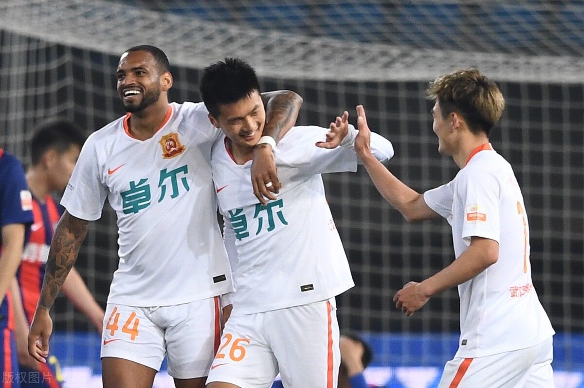 武漢隊(duì)|中超-武漢5-2逆轉(zhuǎn)送青島11連敗 鴨梨趙宏略皆雙響拉斐爾劉云建功