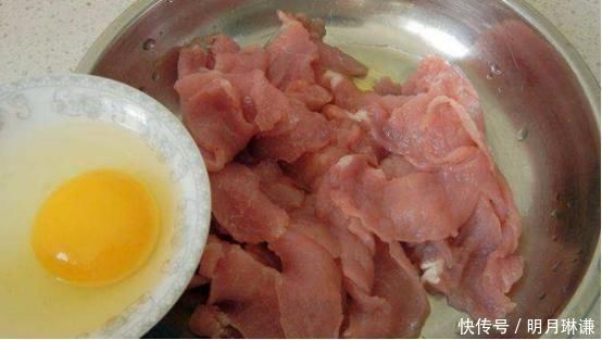 不管炒什么肉,都不要在放淀粉腌了,牢记这三点,肉质嫩滑更入味