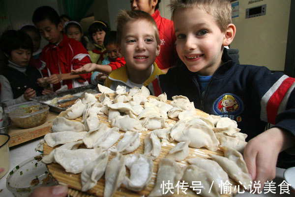 调饺子馅时别再只加水了，多加点“它”，包出的饺子更鲜嫩多汁！
