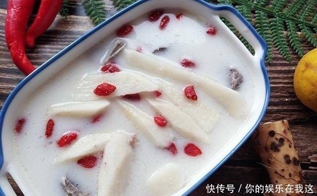 健脾|这汤我家里每三到五次做一次。颜色是乳白色的。健脾养胃