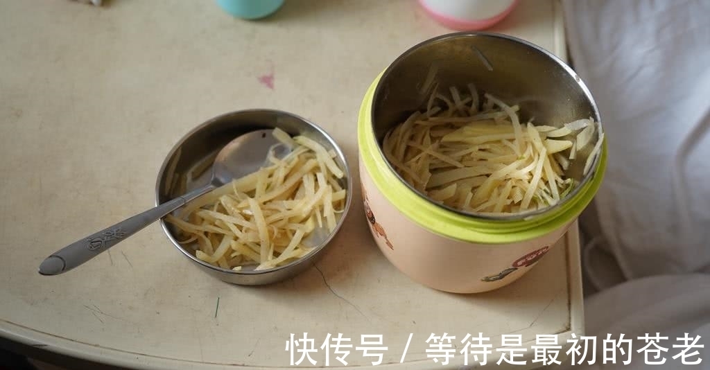 吓坏|“妈妈再让我吃一口吧”四岁女孩吃大半饭缸土豆丝，吓坏妈妈