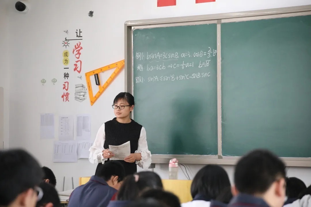 春日花儿开，相约逐梦来