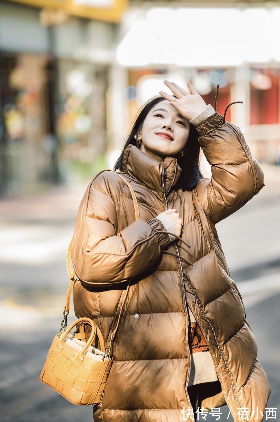 钻风|能照搬的“羽绒服”穿搭来了,搭配牛仔裤、半身裙,简约又时髦