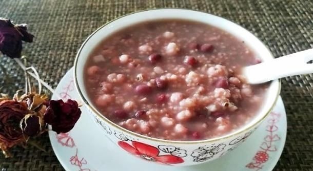 防衰|女人50岁后,早餐多喝“美容粥”,补气养胃防衰,告别“黄脸婆”