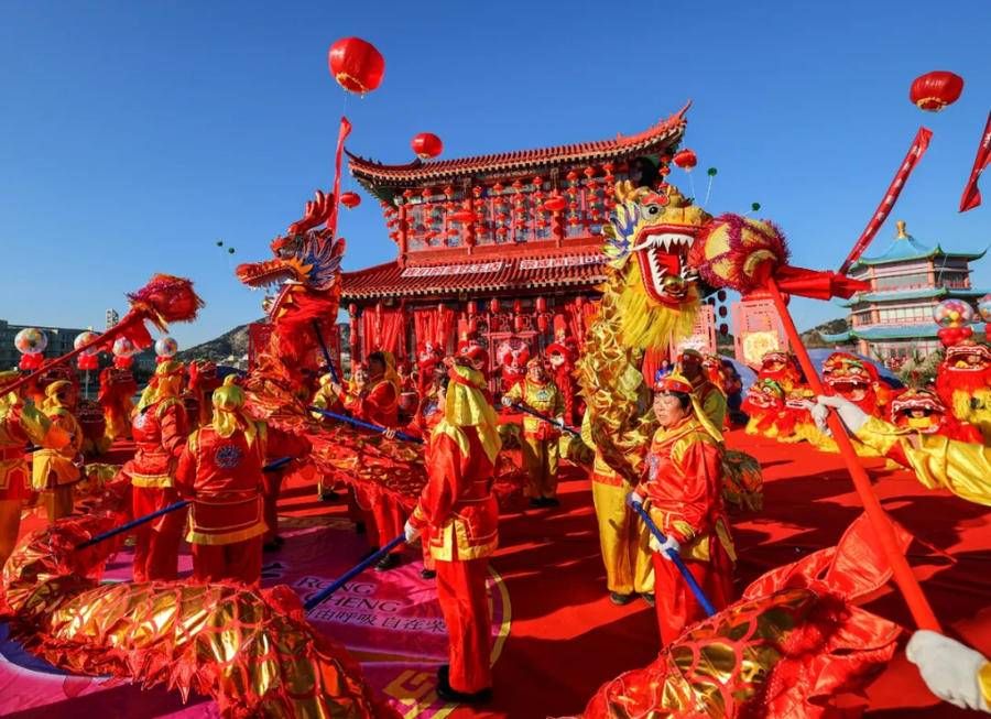 威海|威海西霞口“村晚”16万人网上围观